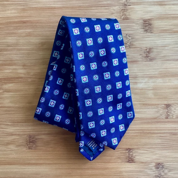 NWT Brooks Brothers Blue Medallion 100% Silk Mens Necktie Preppy Career USA - Picture 3 of 8